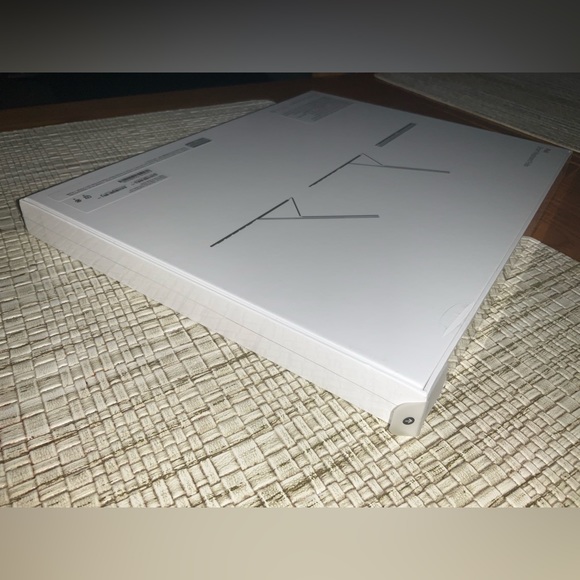 Apple Smart Keyboard Folio for iPad Pro 12.9-inch (6th generation) - US English - Picture 2 of 11